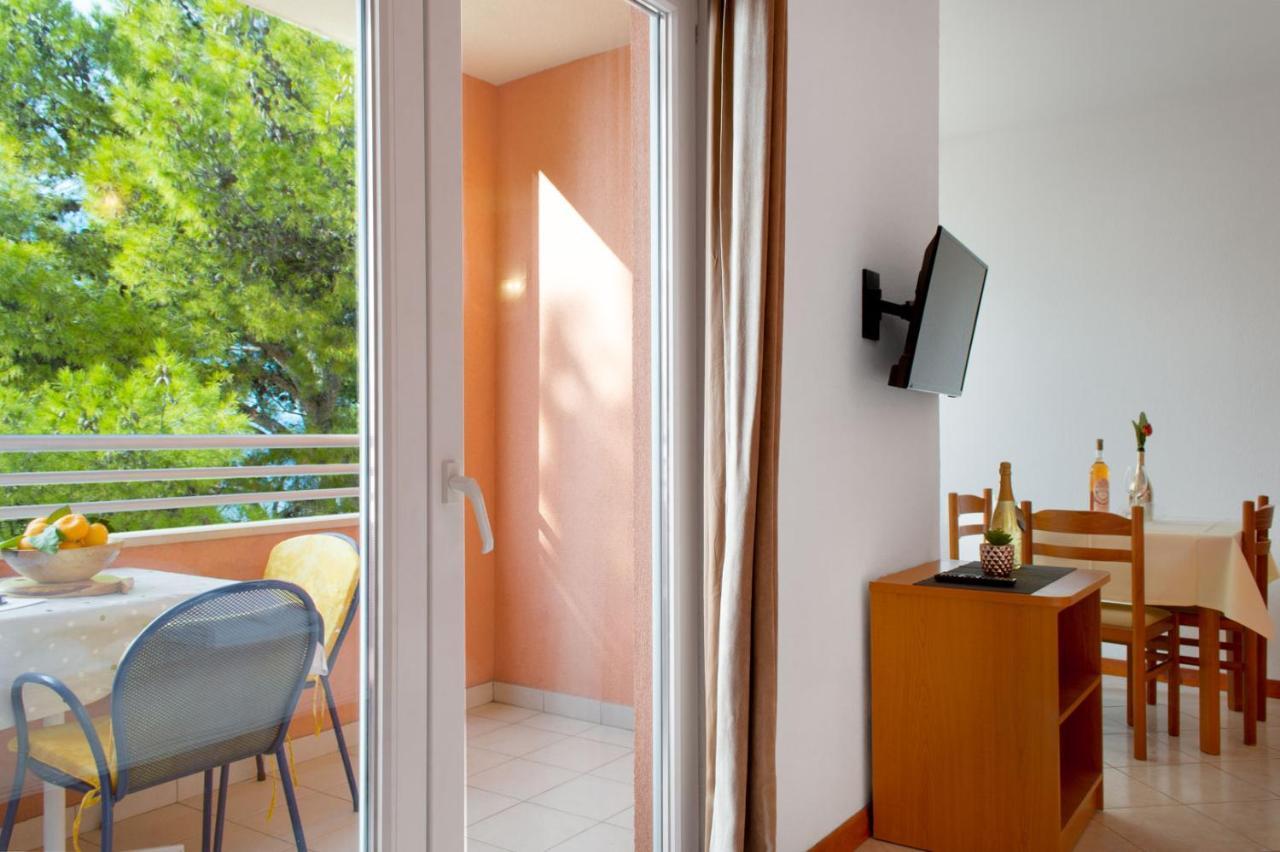 Apartments Promenada - Beachfront Tučepi エクステリア 写真