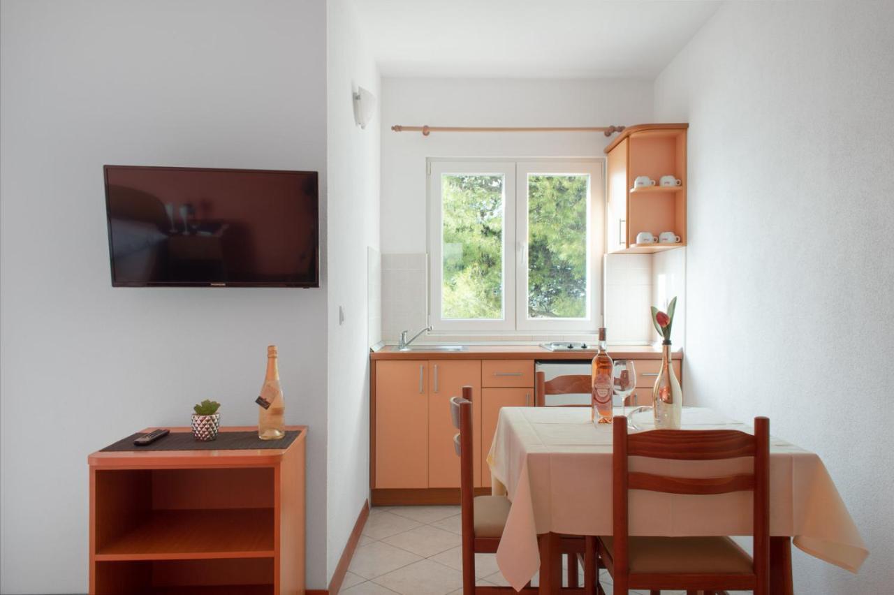 Apartments Promenada - Beachfront Tučepi エクステリア 写真