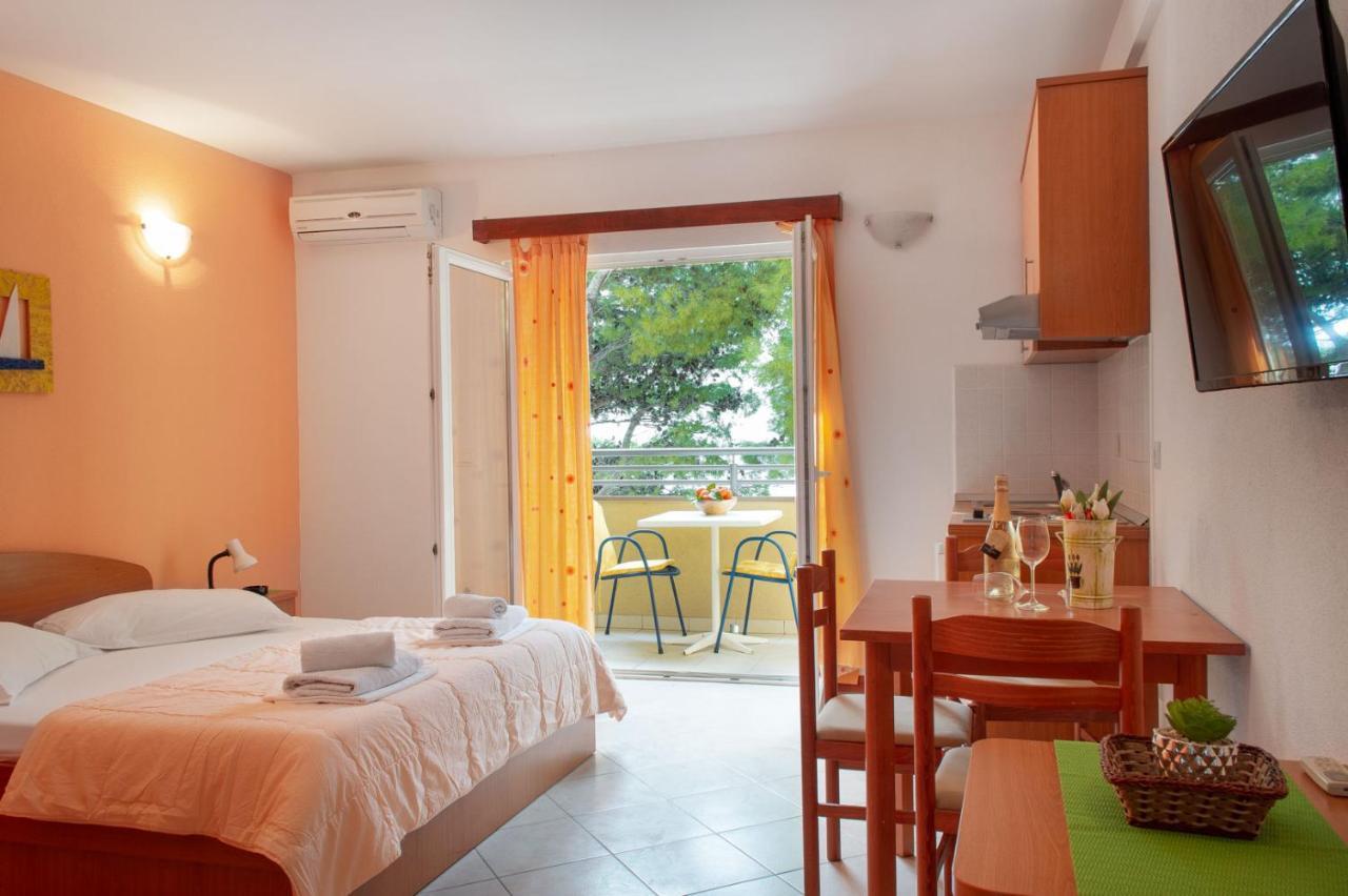 Apartments Promenada - Beachfront Tučepi エクステリア 写真