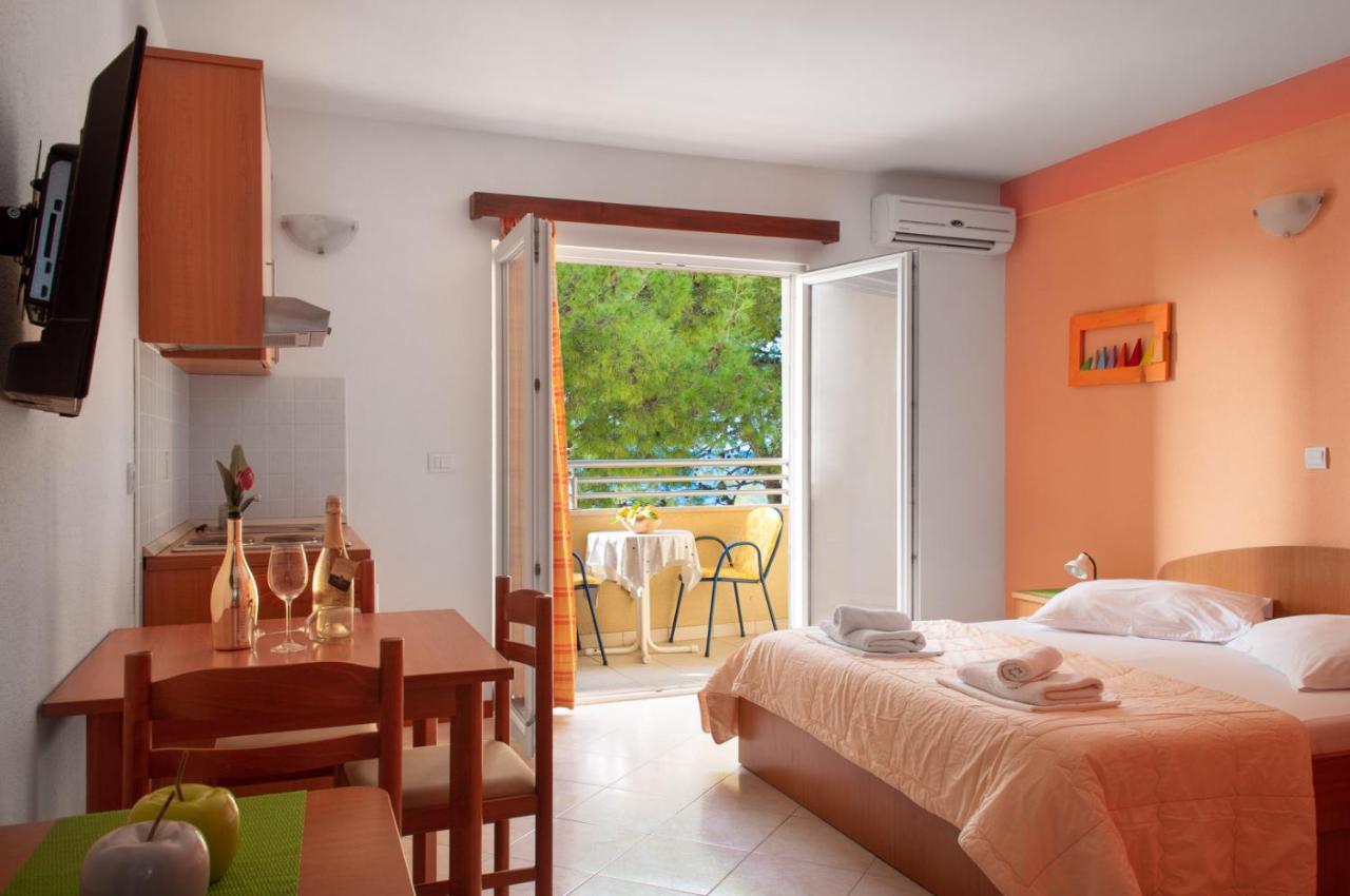 Apartments Promenada - Beachfront Tučepi エクステリア 写真