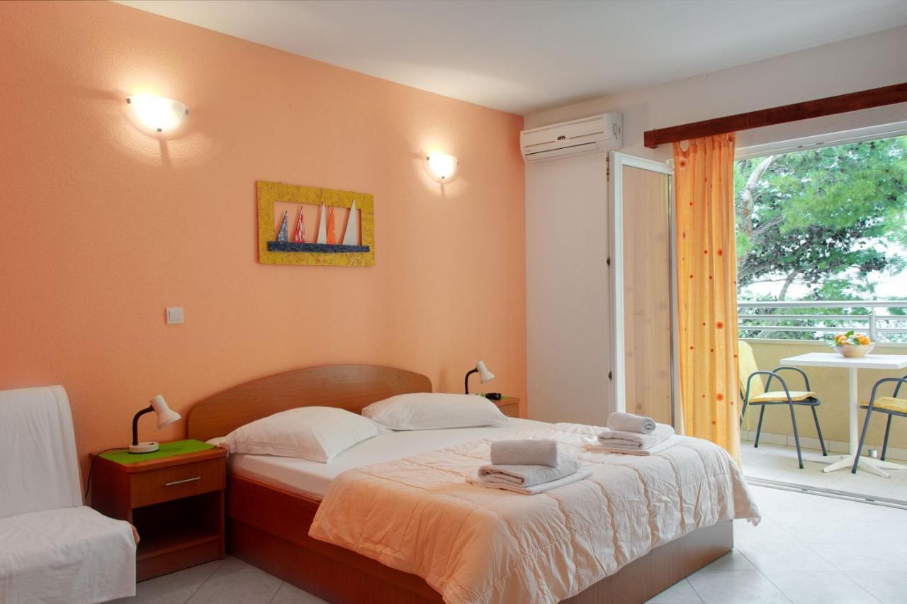 Apartments Promenada - Beachfront Tučepi エクステリア 写真