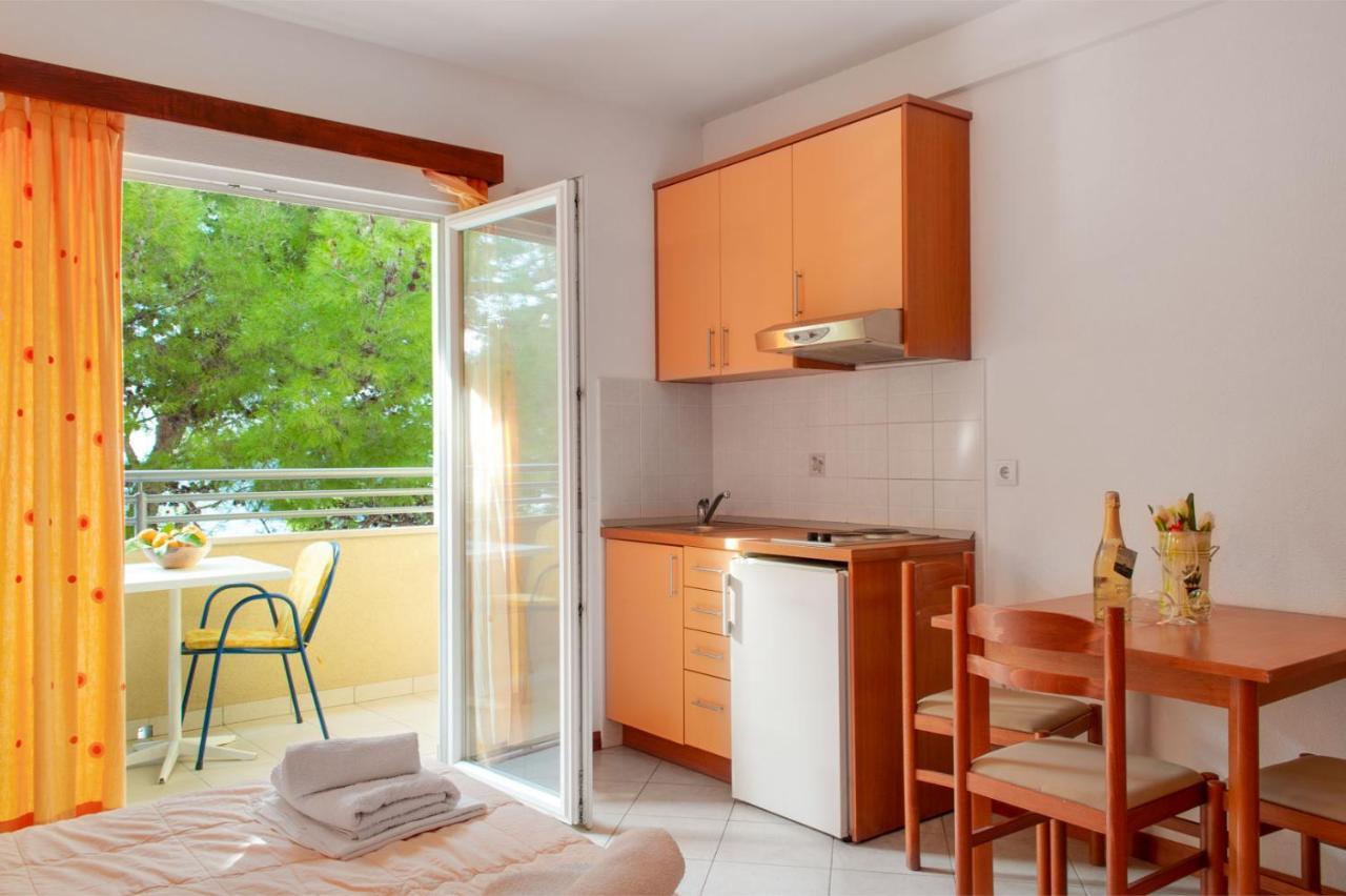 Apartments Promenada - Beachfront Tučepi エクステリア 写真