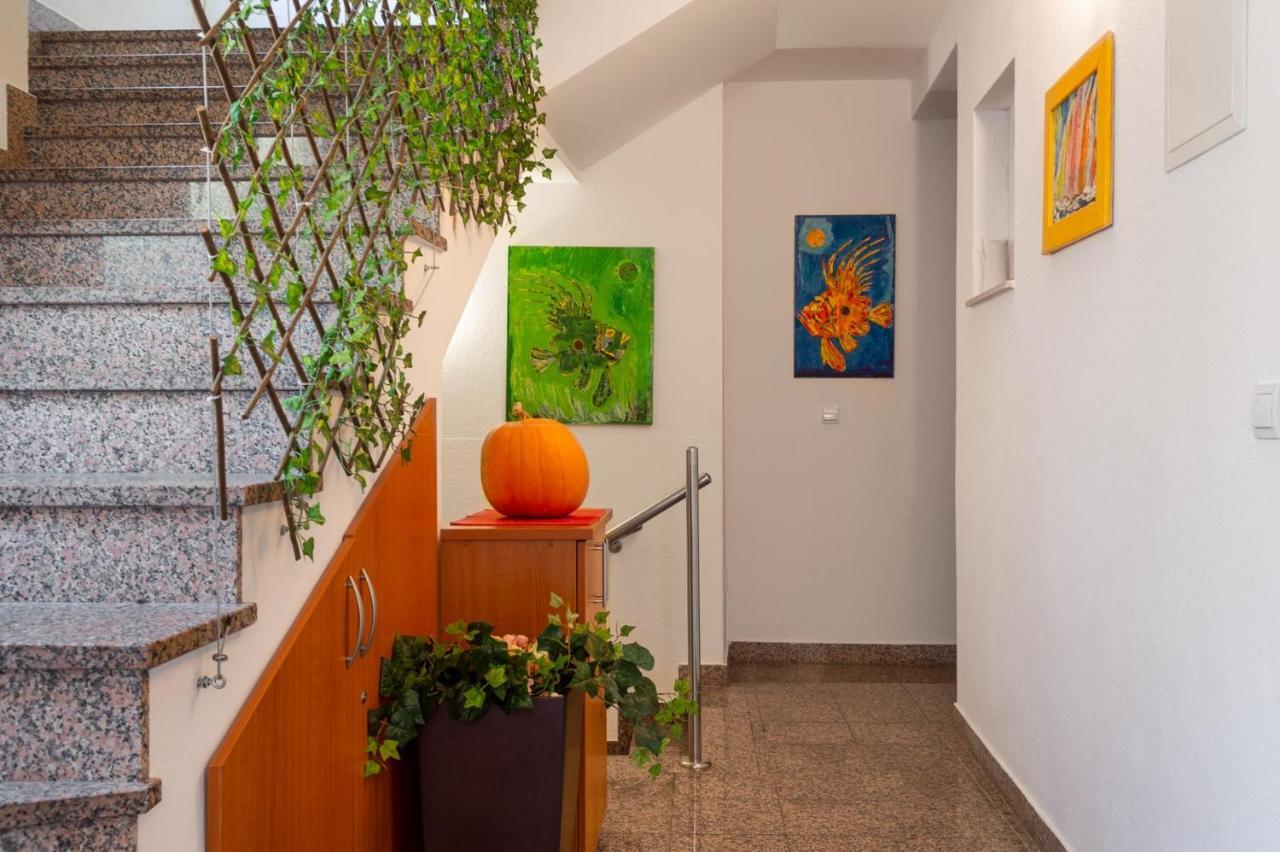 Apartments Promenada - Beachfront Tučepi エクステリア 写真