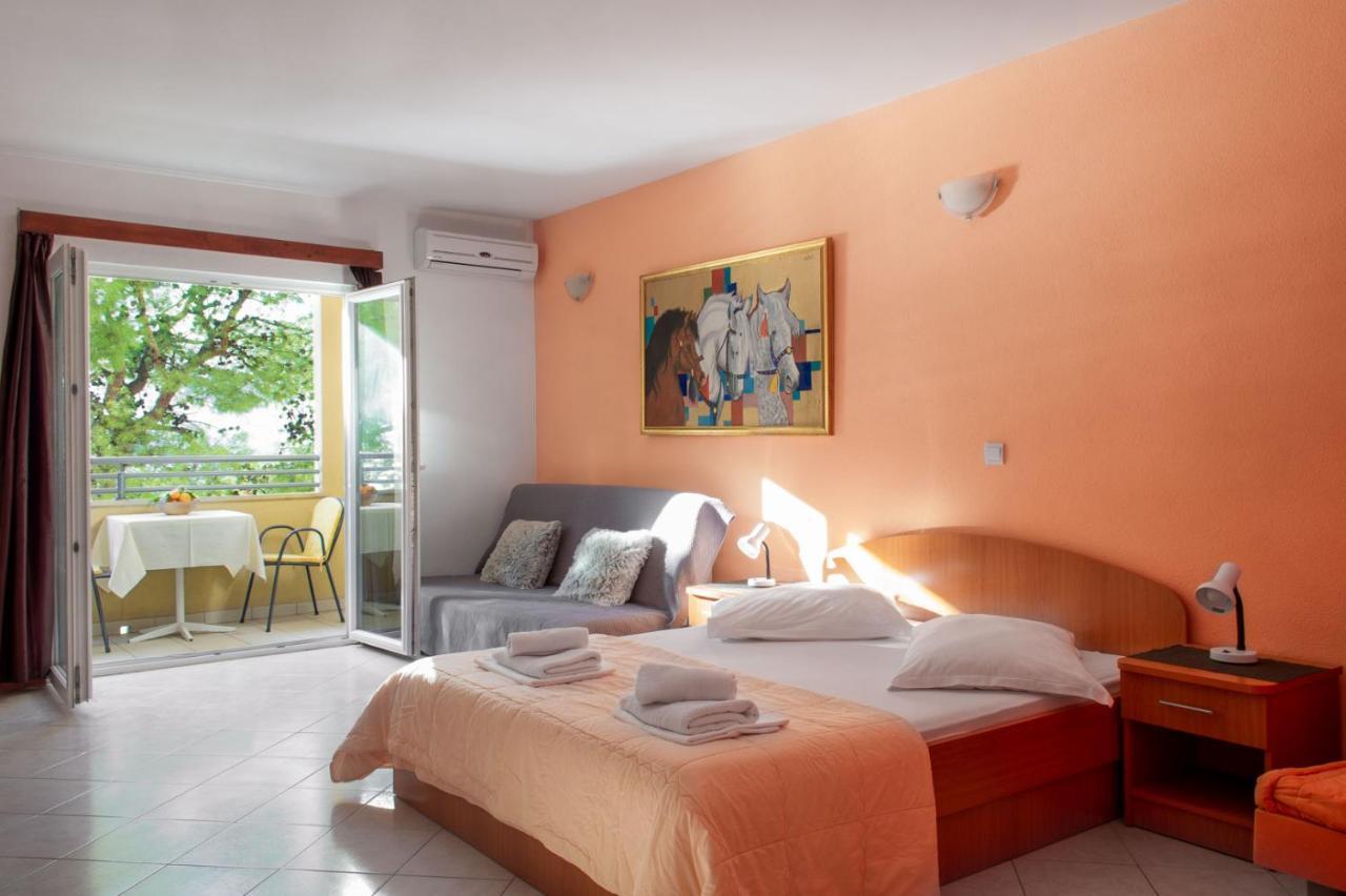 Apartments Promenada - Beachfront Tučepi エクステリア 写真