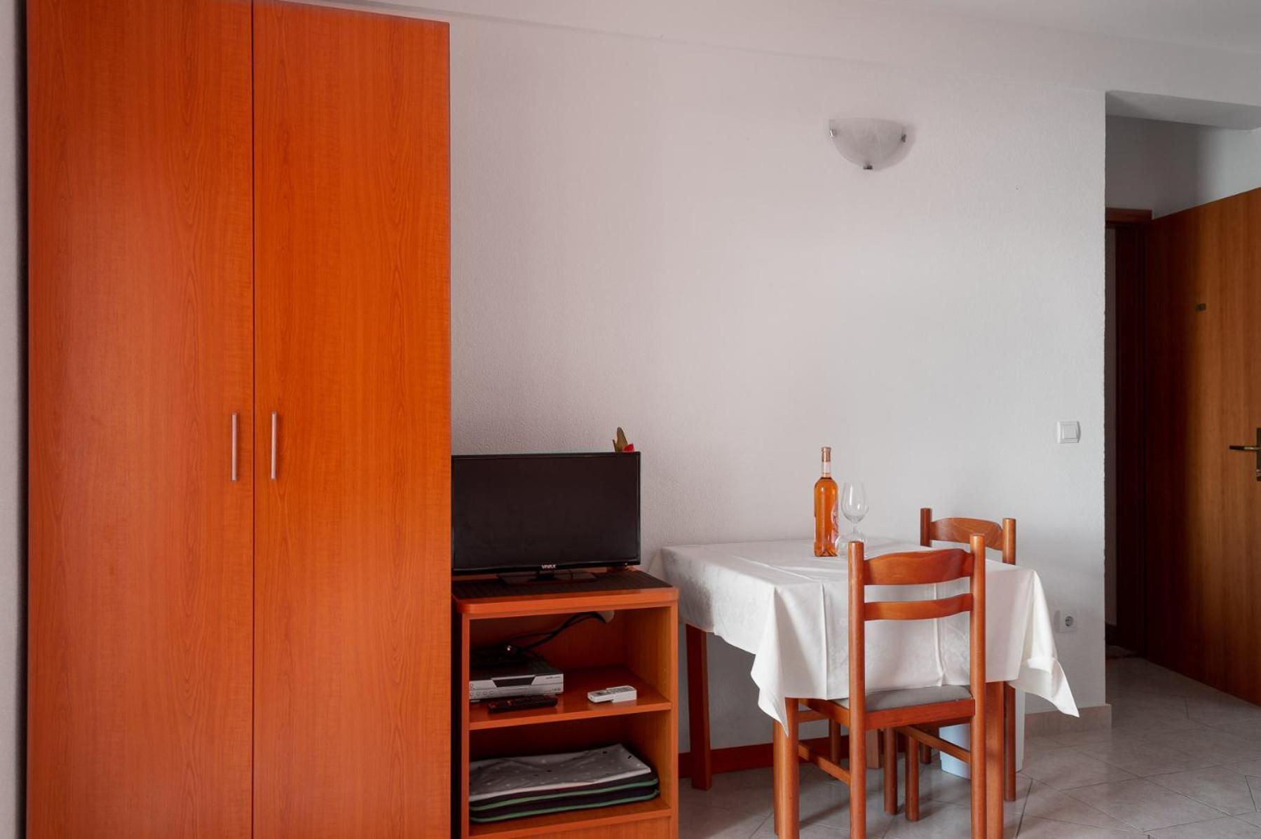 Apartments Promenada - Beachfront Tučepi 部屋 写真